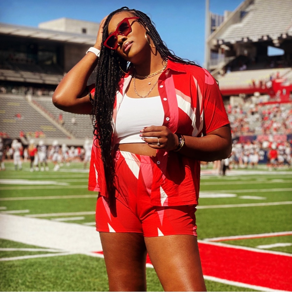 Super Cute Two Piece Red Patterned Set - image 4